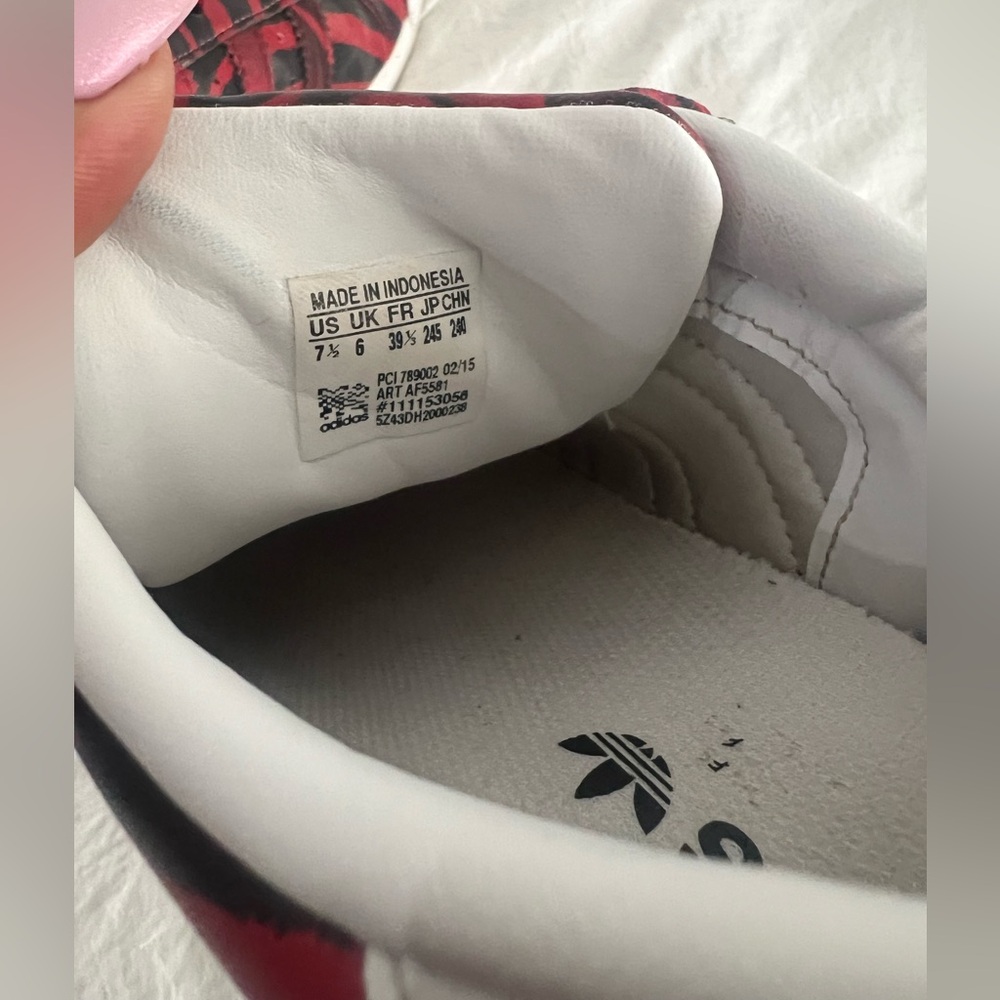 👑✅PRICE FIRM✅ Limited Edition🔥🔥🔥 Red Camo Rose Adidas Superstar - Picture 10 of 16